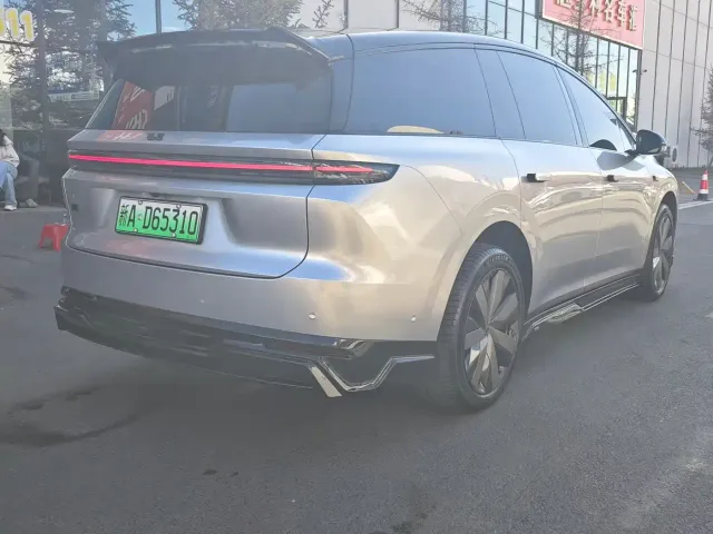 Li Auto i8 — Фото автомобиля 9