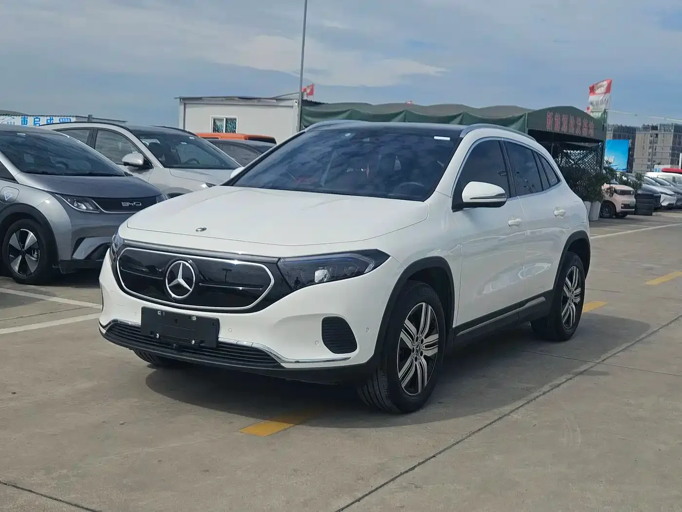 Фотография автомобиля — Mercedes-Benz EQA