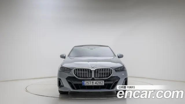 BMW 5 Series G60 — Фото автомобиля 3