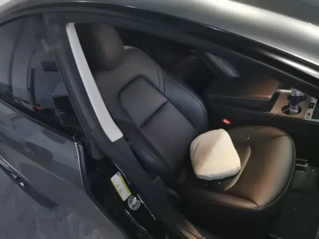 Tesla Model 3 — Фото автомобиля 24