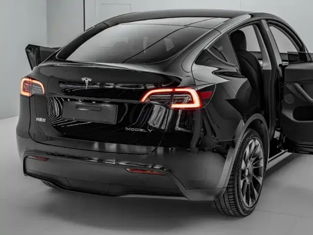 Tesla Model Y — Фото автомобиля 28