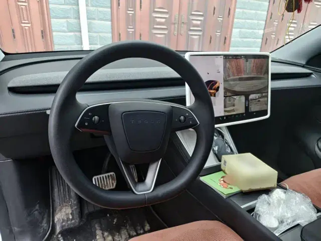 Tesla Model Y — Фото автомобиля 6