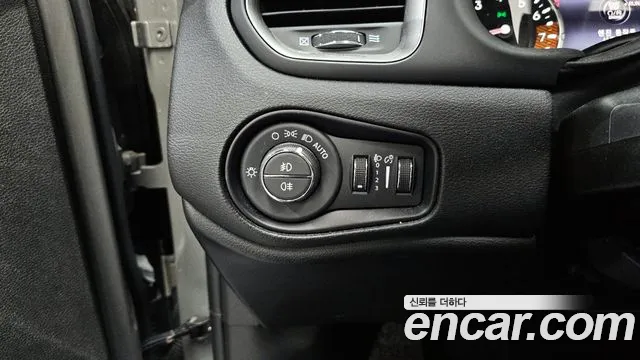 Jeep Renegade — Фото автомобиля 28