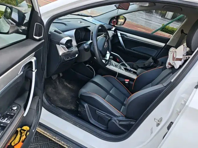 Geely Binyue — Фото автомобиля 12