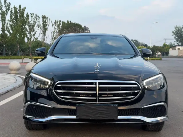 Mercedes-Benz E-Class — Фото автомобиля 2
