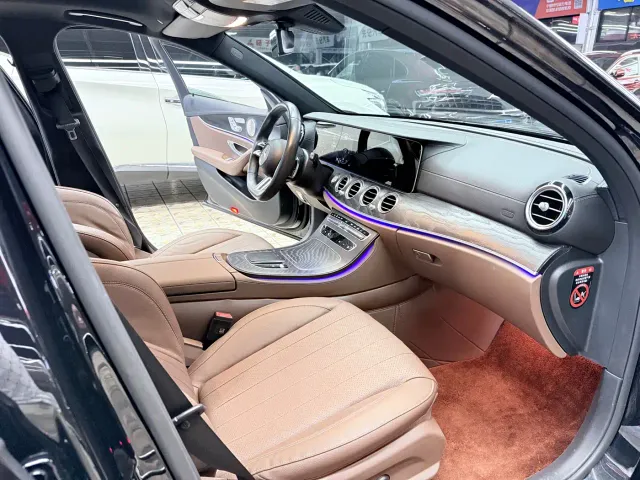 Mercedes-Benz E-Class — Фото автомобиля 22