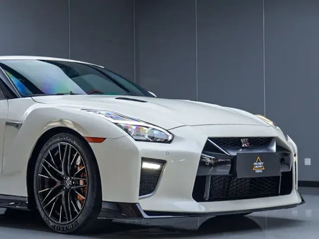 Nissan GT-R — Фото автомобиля 3
