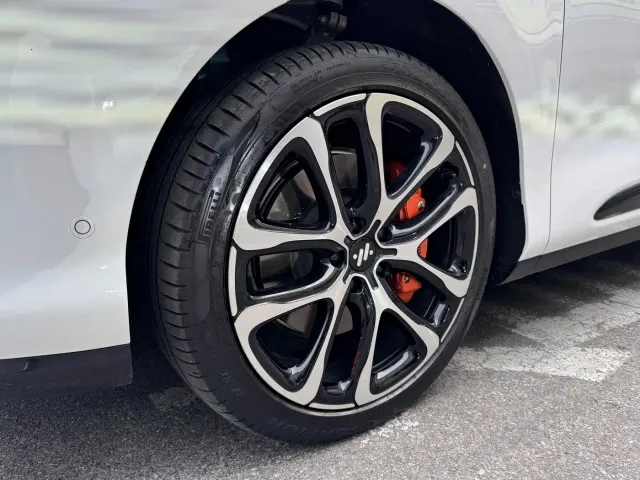 IM Motors LS6 — Фото автомобиля 14