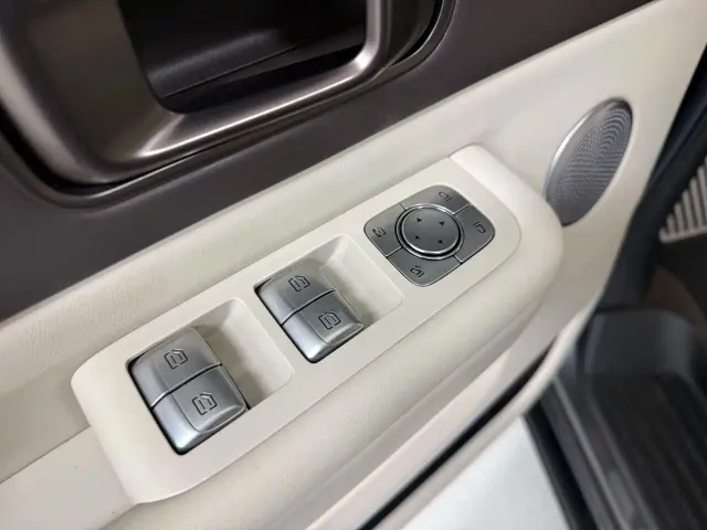 Li Auto MEGA — Фото автомобиля 9