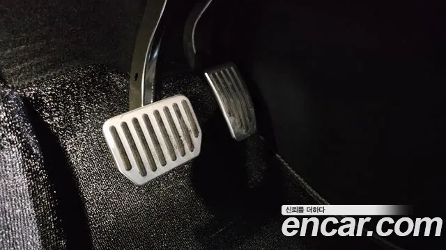Tesla Model Y — Фото автомобиля 24