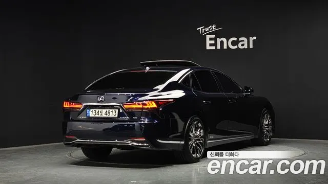 Lexus LS — Фото автомобиля 2