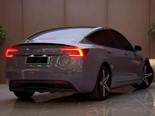 Tesla Model 3 — Фото автомобиля 6