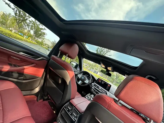 BMW 5 Series — Фото автомобиля 11