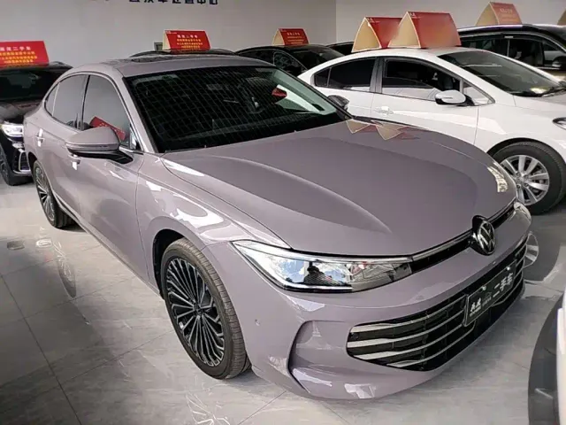 Volkswagen Passat — Фото автомобиля 3