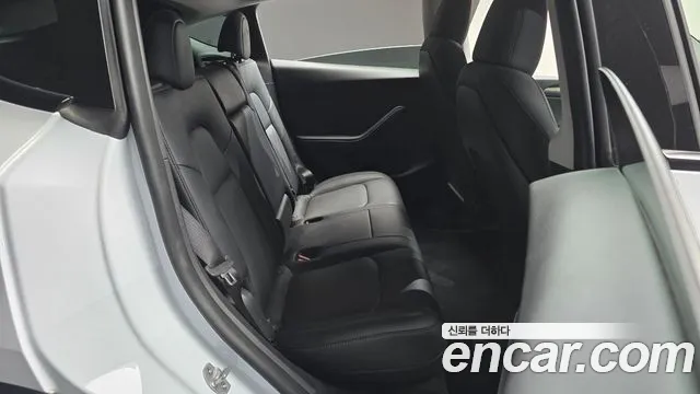 Tesla Model Y — Фото автомобиля 17