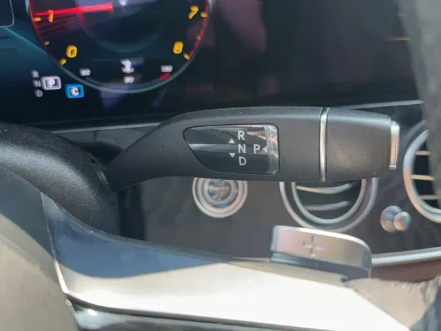 Mercedes-Benz E-Class — Фото автомобиля 7