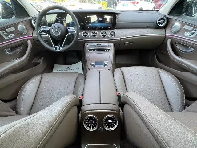 Mercedes-Benz E-Class — Фото автомобиля 13