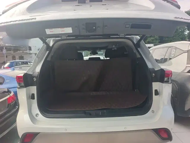 Toyota Highlander — Фото автомобиля 18