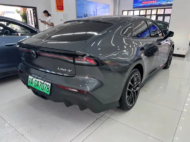 Changan UNI-V — Фото автомобиля 10
