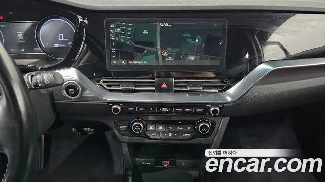 Kia Niro — Фото автомобиля 18