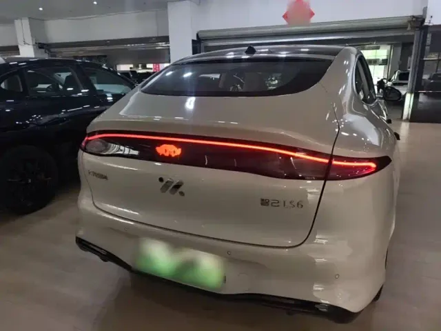 IM Motors LS6 — Фото автомобиля 5