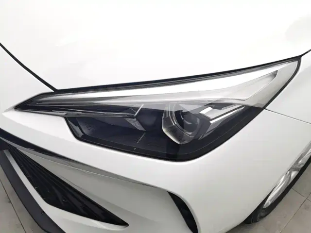 Roewe i5 — Фото автомобиля 7