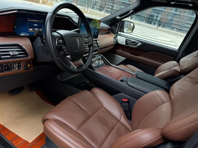 Lincoln Navigator — Фото автомобиля 5