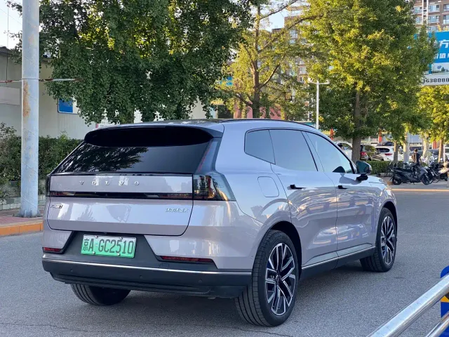 Volvo XC70 Plug-in Hybrid — Фото автомобиля 6