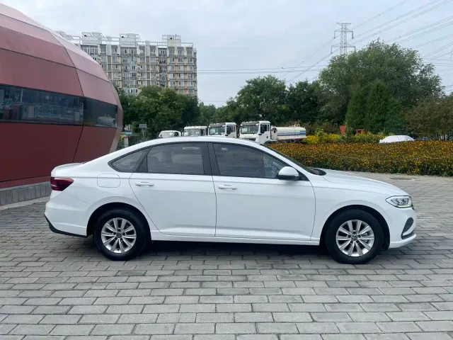Volkswagen Lavida — Фото автомобиля 4
