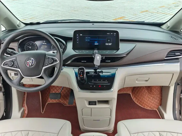 Buick GL8 — Фото автомобиля 5