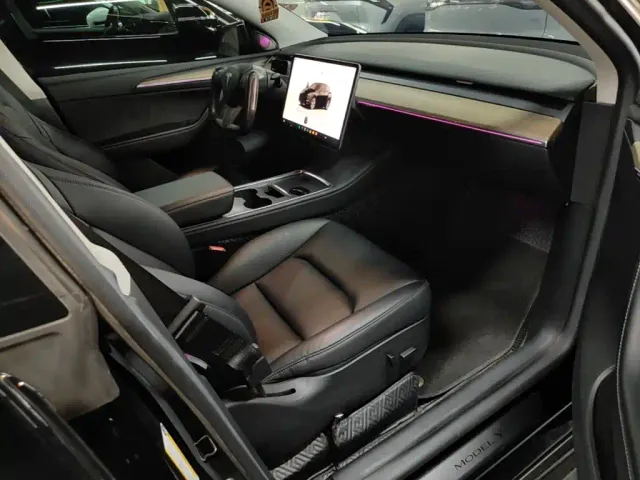 Tesla Model Y — Фото автомобиля 24