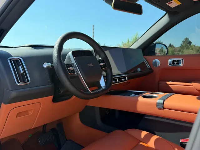 Li Auto L7 — Фото автомобиля 7