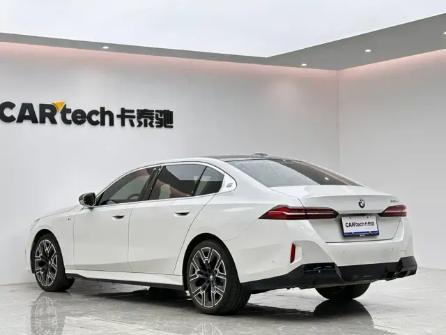 BMW 5 Series — Фото автомобиля 3