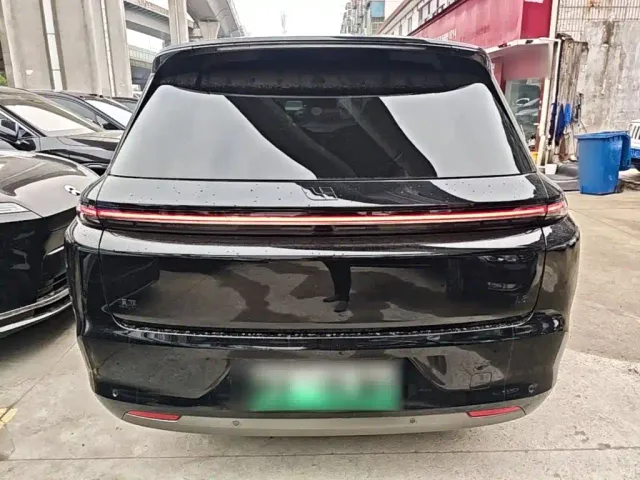 Li Auto L8 — Фото автомобиля 5