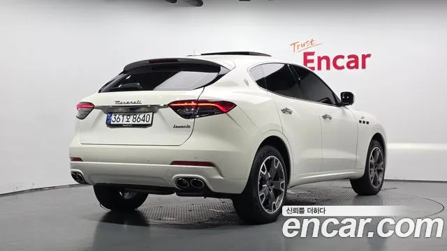 Maserati Levante — Фото автомобиля 2