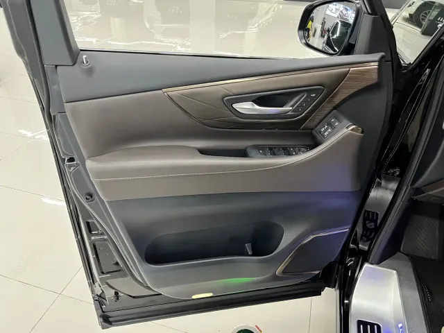 Toyota Alphard — Фото автомобиля 21