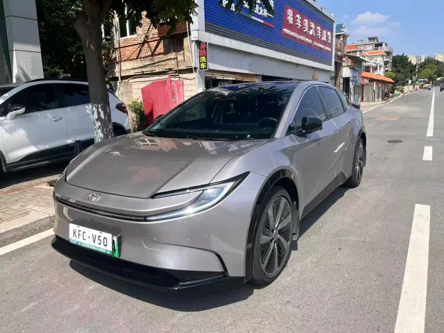 Toyota bZ5 — Фото автомобиля 2