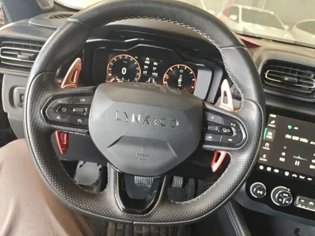 Lynk & Co 03 — Фото автомобиля 10