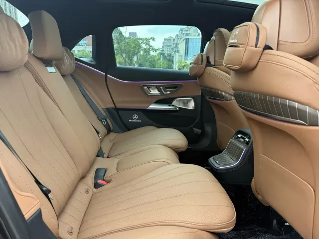 Mercedes-Benz E-Class — Фото автомобиля 11
