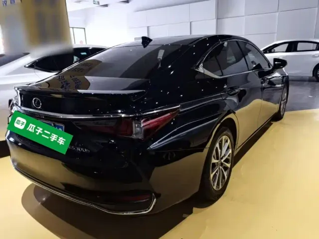 Lexus ES — Фото автомобиля 6