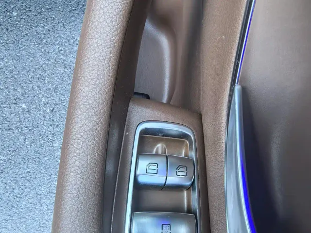Mercedes-Benz E-Class — Фото автомобиля 10