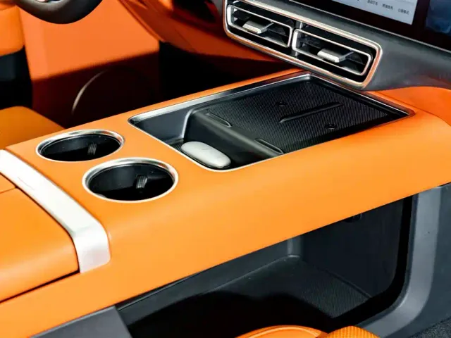Li Auto L8 — Фото автомобиля 20