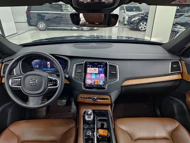 Volvo XC90 — Фото автомобиля 10