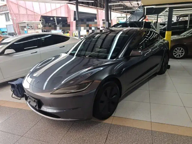 Фотография автомобиля — Tesla Model 3