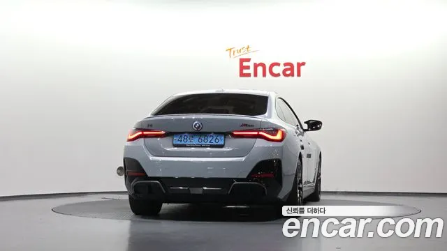 BMW i4 — Фото автомобиля 4