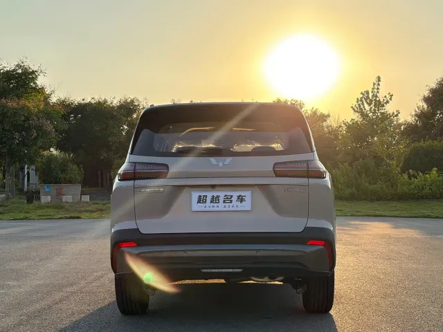 Wuling Starlight 560 — Фото автомобиля 16