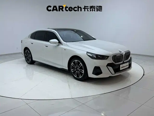 BMW 5 Series — Фото автомобиля 4