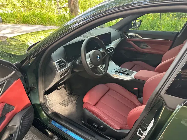 BMW i4 — Фото автомобиля 4