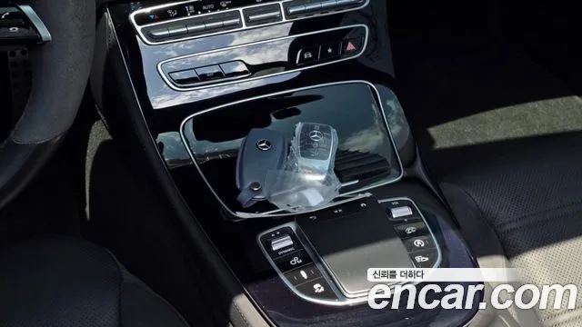 Mercedes-Benz E-Class — Фото автомобиля 11