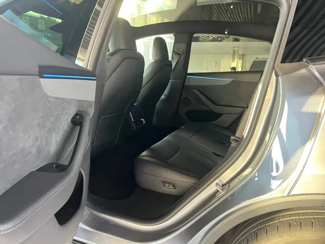 Tesla Model Y — Фото автомобиля 12